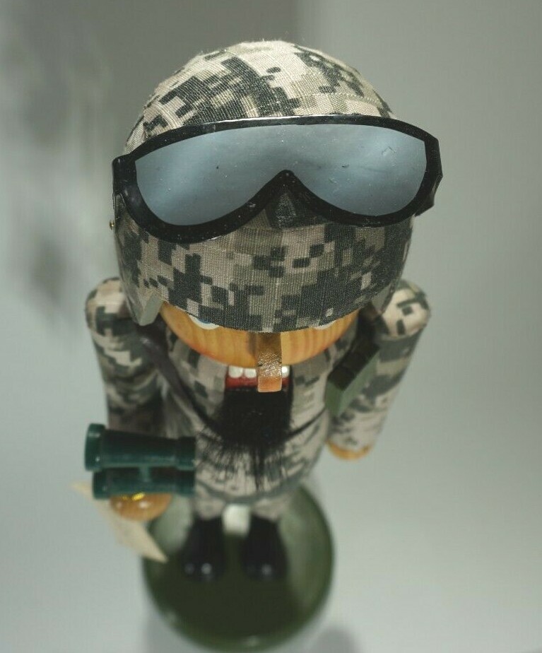 Wooden Limited Edition Nutcracker 14" Solder 2009 Target Brands