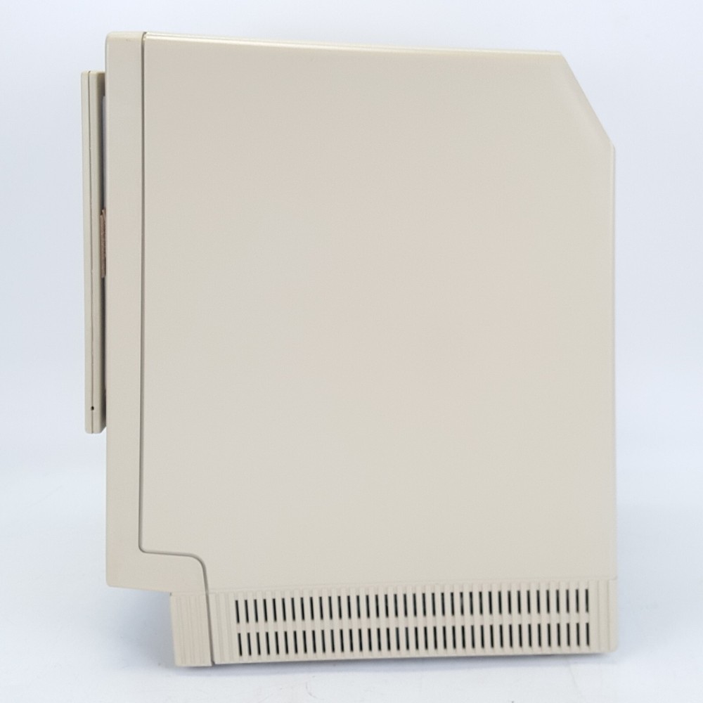 Apple, Macintosh SE M5010 computer with Keyboard, Grapler 9 Pin & Bag