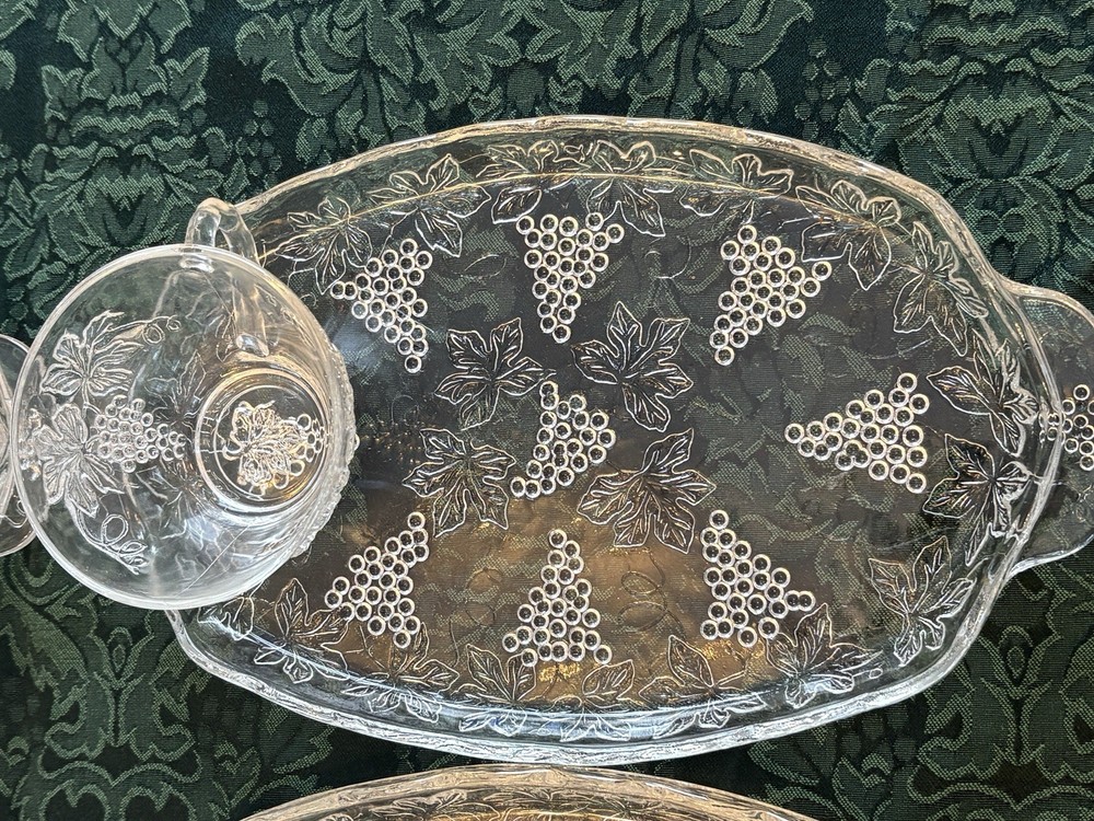 ANCHOR HOCKING 16 Piece Glass Snack Set GRAPE PATTERN Two Full Sets.