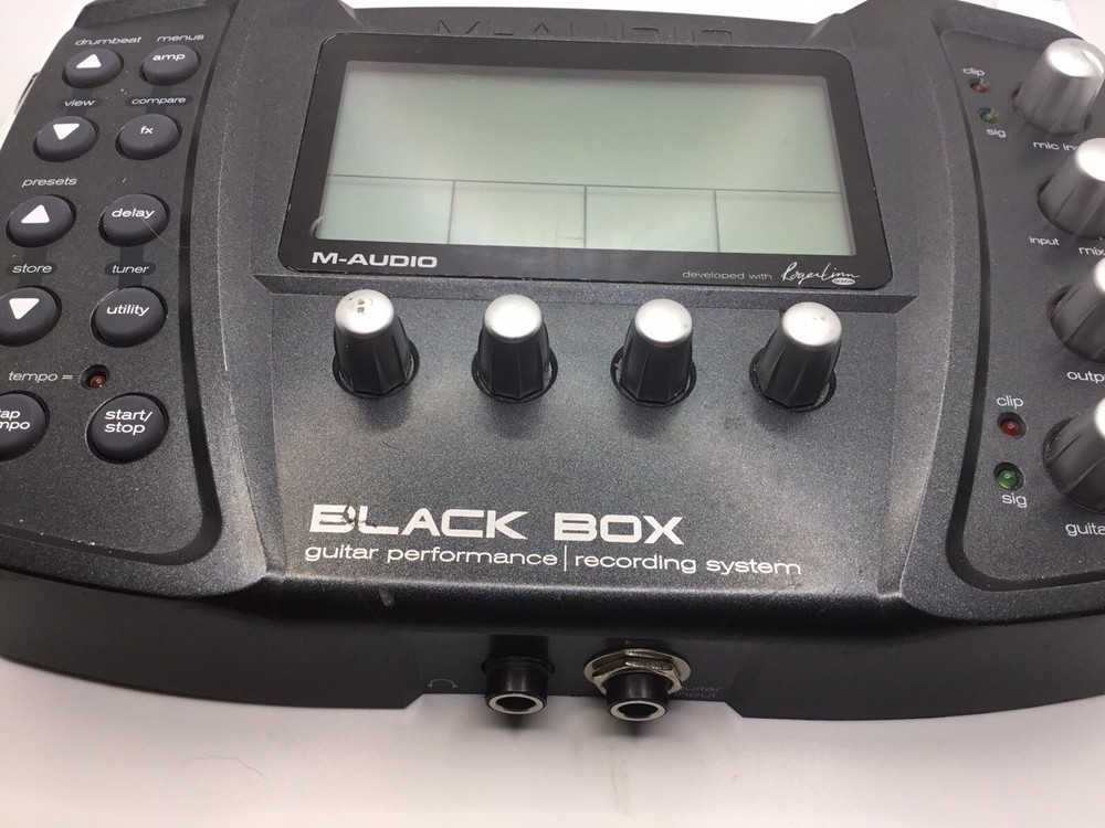 M-Audio Black Box Guitar Performance Recording Multi-Effect Wit Pedal Board Read