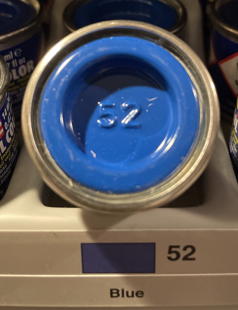 Revell enamel paint 32152, Gloss blue.