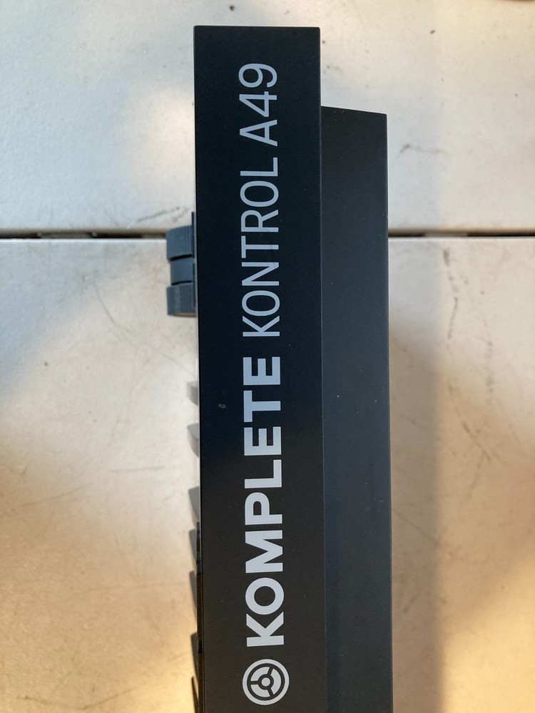 KOMPLETE KONTROL A49 MIDI CONTROLLER