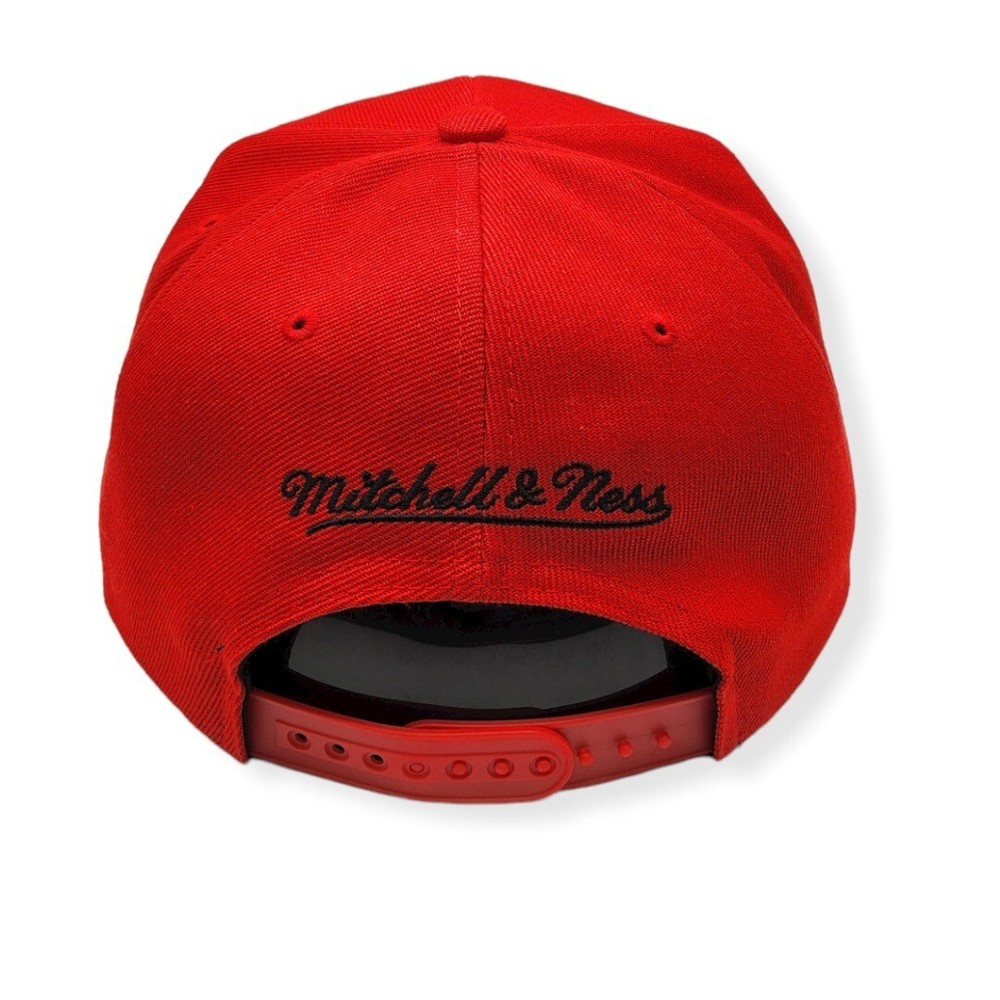Mitchell & Ness Chicago Bulls Core Basic Red Adjustable Snapback Hat Cap