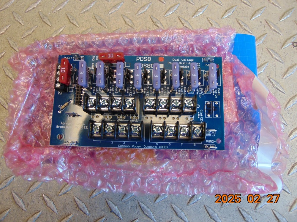 NEW Altronix PDS8  Power Distribution Module