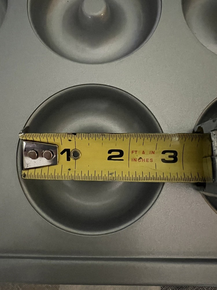 Pampered Chef Donut Pan Makes 12 Donuts ~ Teal Back