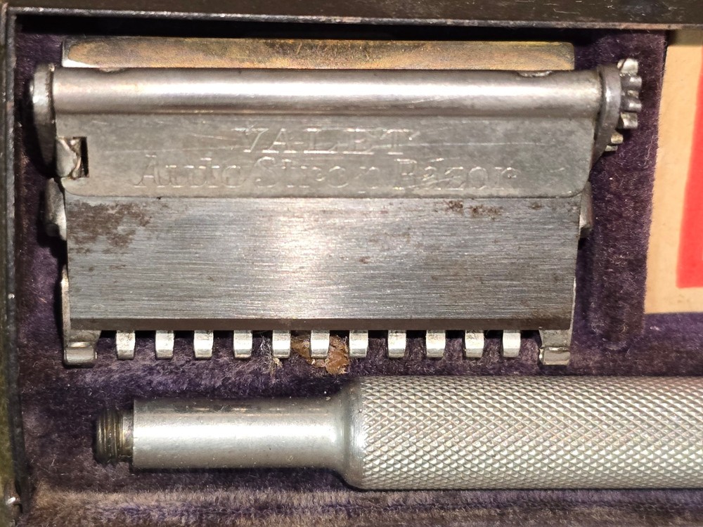 WWI Valet Auto Strop Razor Set