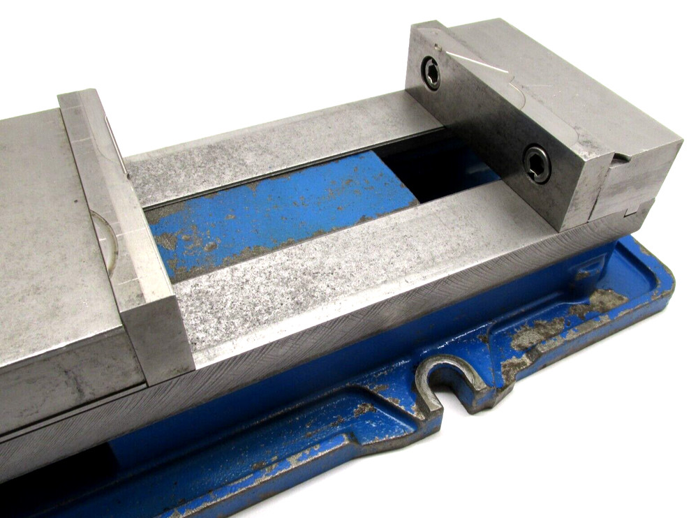 KURT ANGLOCK 6" MILLING MACHINE VISE w/ JAWS & HANDLE - #D675