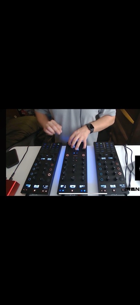 Native Instruments Traktor X1 & Z1 Modular DJ Controllers, Black, Effects