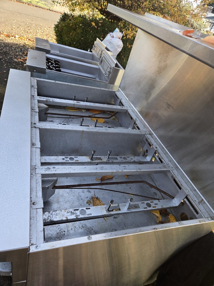 USRANGE EIGHT BURNER TWO OVEN RANGE PROPANE
