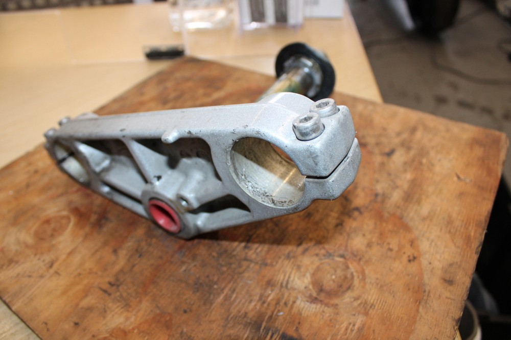 2006 Triumph Sprint ST OEM FRONT FORKS CLAMP LOWER TRIPLE TREE STEM