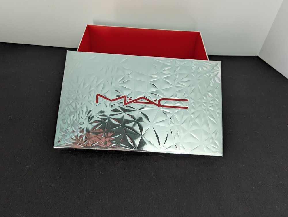 MAC Make-Up Nesting Boxes Christmas 2023 Set of 3 Embossed Silver Red White