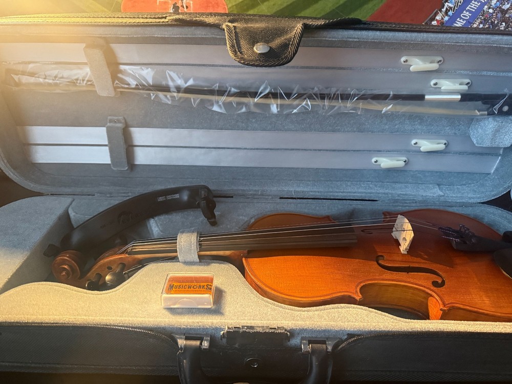 Maple Leaf Strings Model 130 3/4 Violin New Unused.