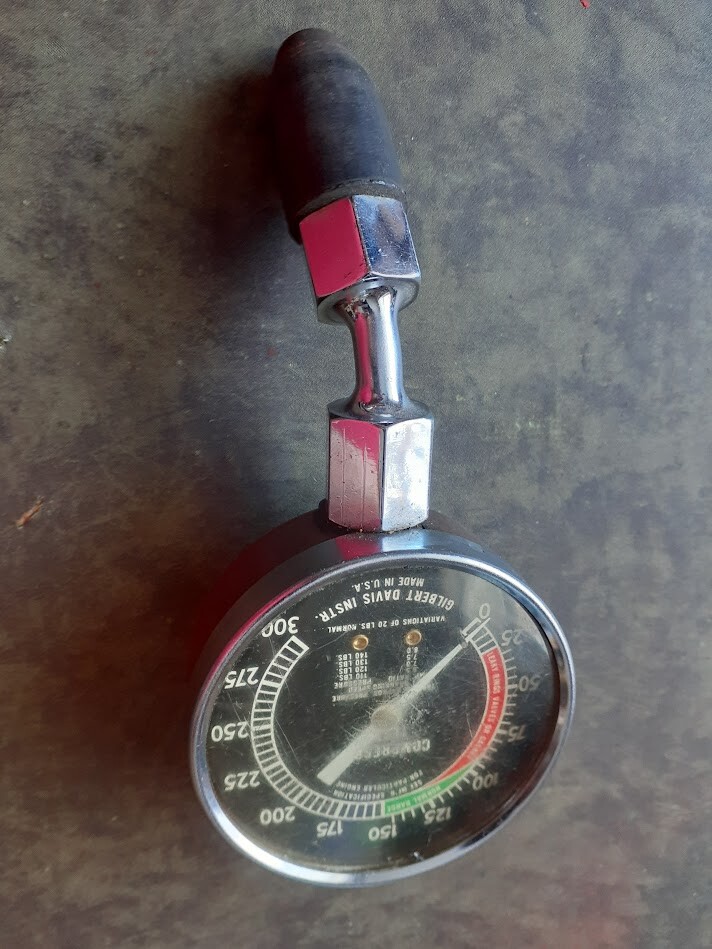 VINTAGE GILBERT DAVIS CO. AUTOMOBILE COMPRESSION TESTER