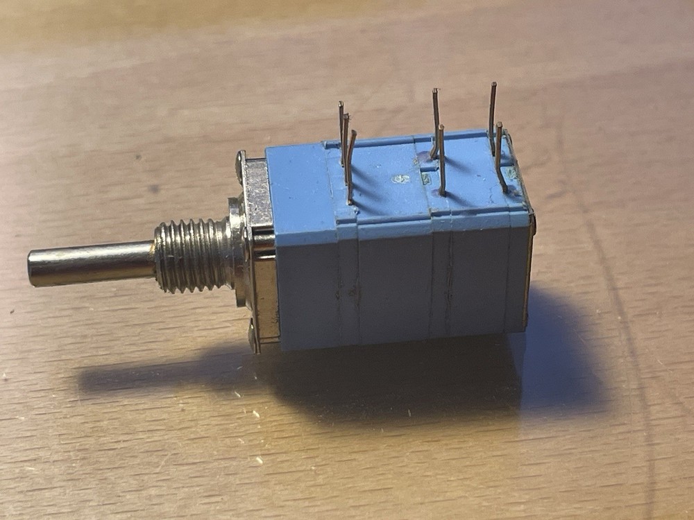 Clarostat push/pull 1 K ohm potentiometer  CM46399.
