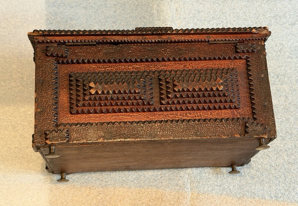 Primitive Tramp Box