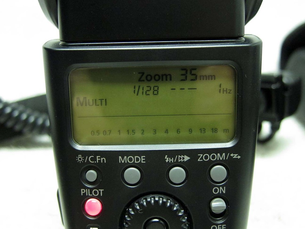 Canon Speedlite 580EX EOS Electronic FLASH w/Case + Custom BRACKET & Synch Cord