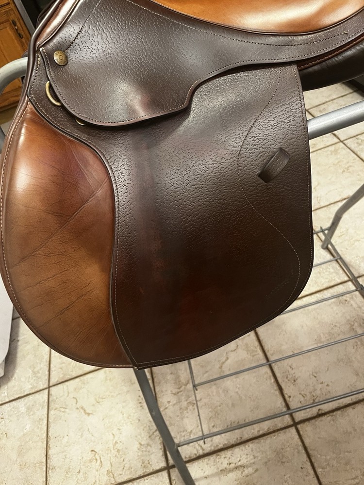 BEVAL SADDLE - 17” - MEDIUM TREE - TREE AND LEATHER IN PERFECT CONDITION!