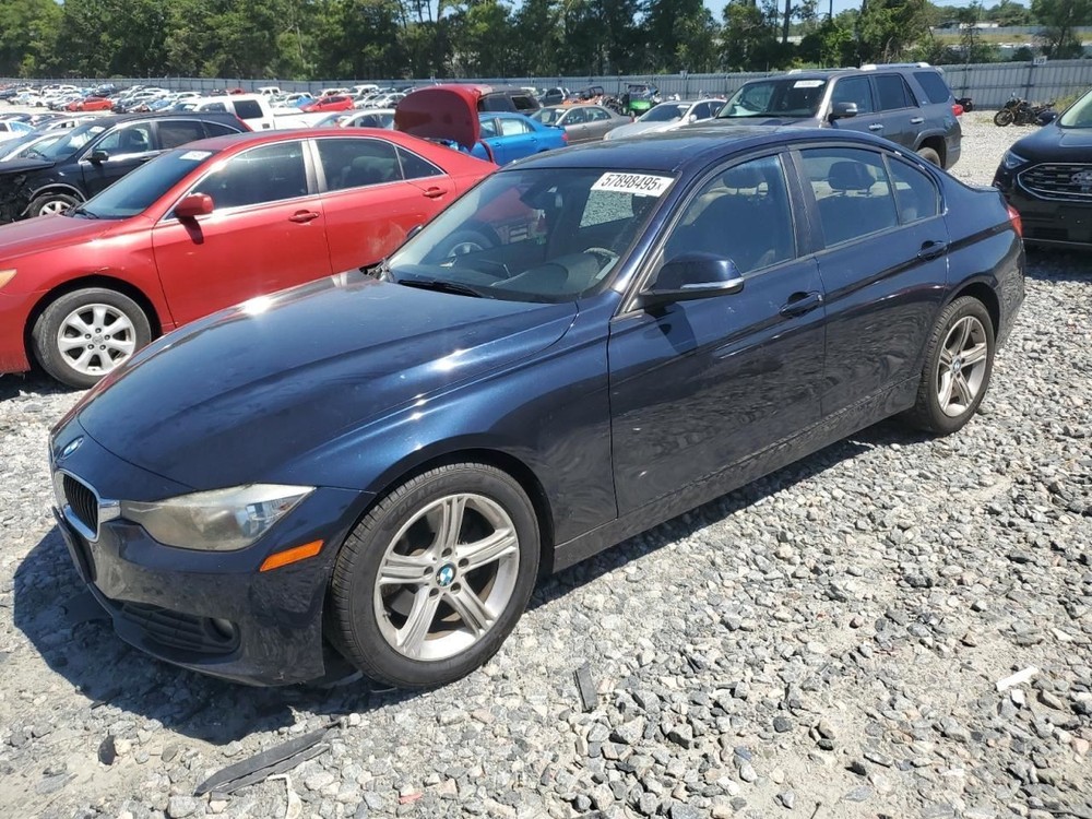 320I      2014 Glove Box 4722780