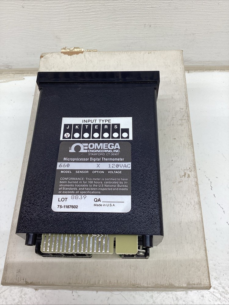 Omega Engineering Microprocessor Digital Thermometer Model 660 NIB