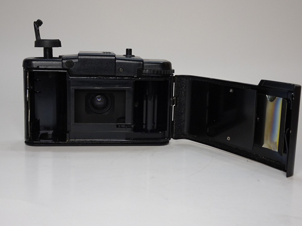 OLYMPUS XA1 RANGEFINDER POINT & SHOOT CAMERA *