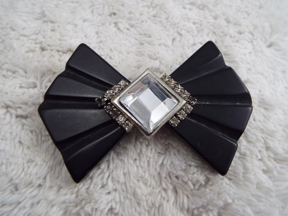 Black Acrylic Bow Pin (J20)