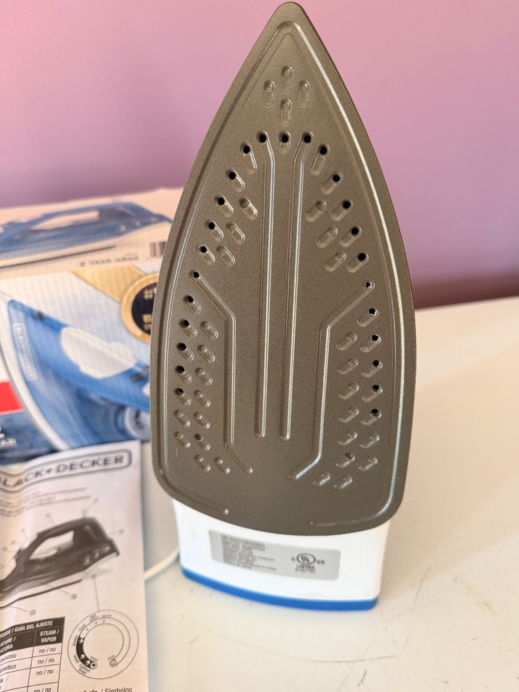 BLACK+DECKER Variable Control Compact Steam Iron (6-Fabric Setting Temp Control)