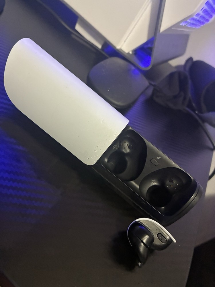 Pluse Explore Earbuds Case And Right Head Phone