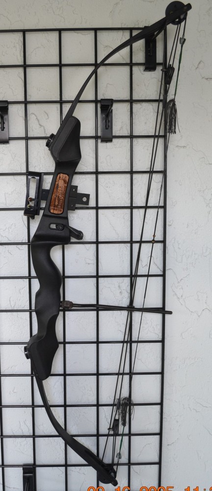 Martin youth compound bow 30#, Black great shape