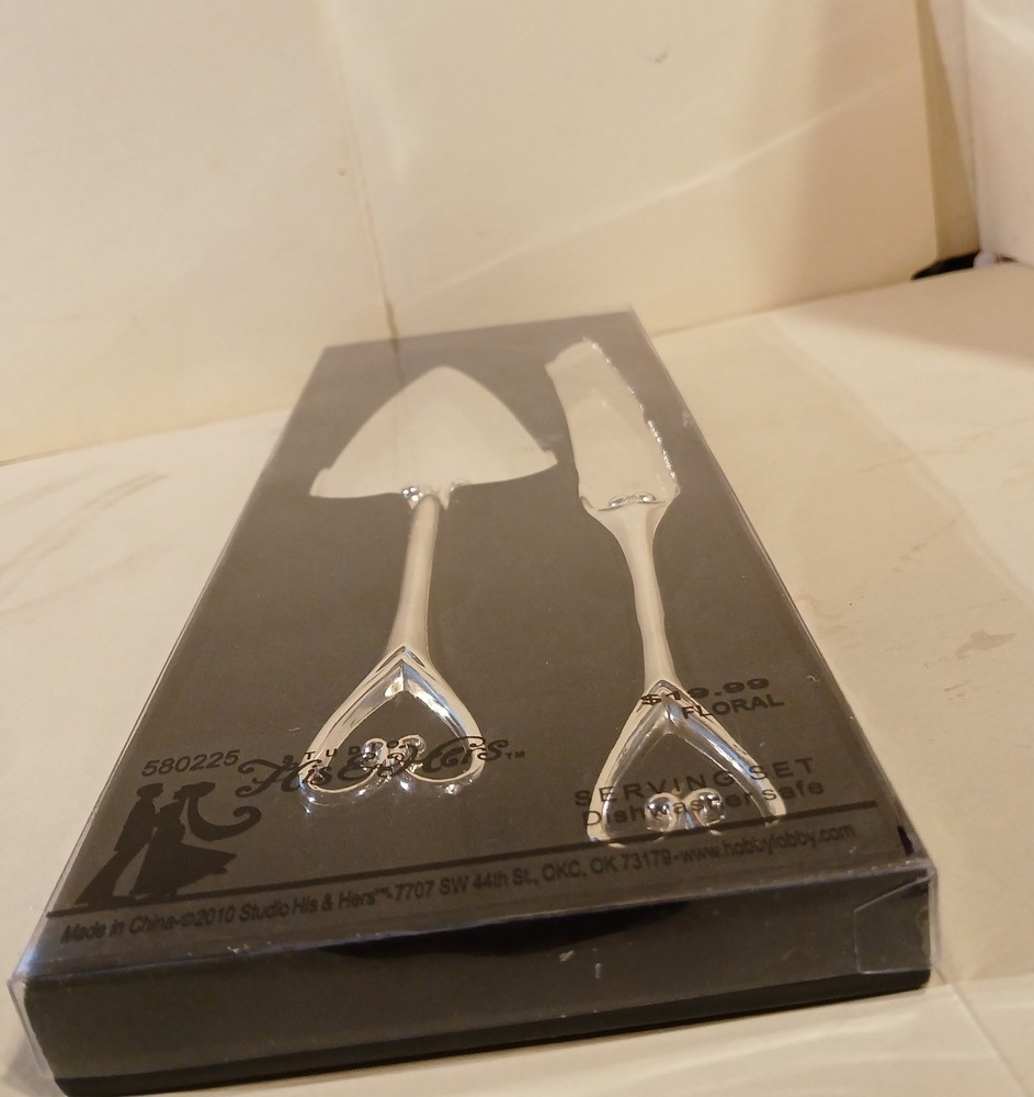 WEDDING CAKE KNIFE SERVING SET,STUDIO/His & Hers Silver Heart Cake Knife/Server