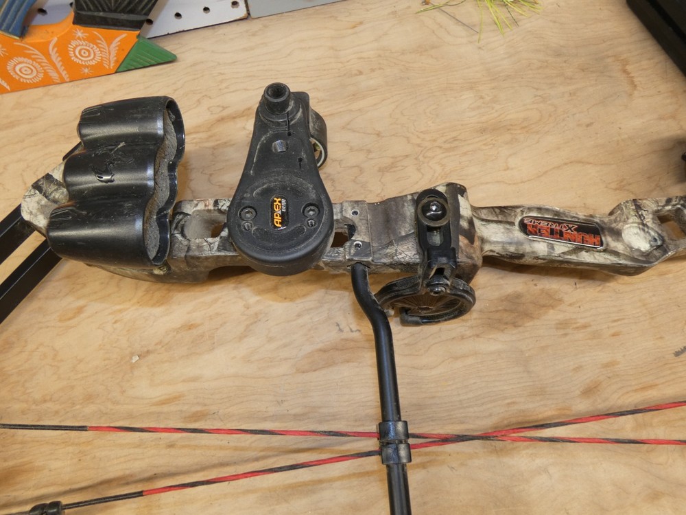 Barnett Archery Hunter XTreme Right Hand Compound Bow Setup Arrows Release +