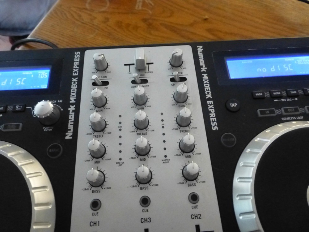 Numark Mixdeck Express Double Deck DJ Controller, USB, CD, MP3, Filter