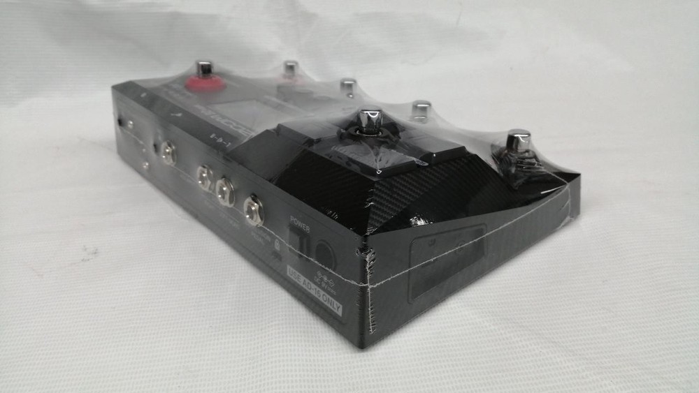 ZOOM B2 FOUR Multi Effects Processor for Bass