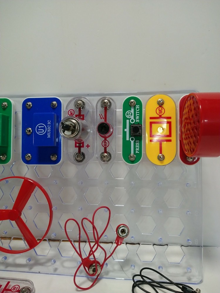 Elenco Snap Circuits SC300 Electronics Kit