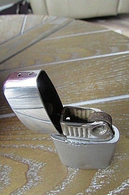 RONSON VARAFLAME POCKET LIGHTER SILVER TONE