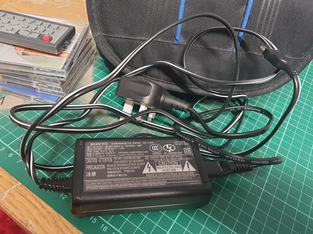 Sony DCR-DVD91E Camcorder - Black/Blue