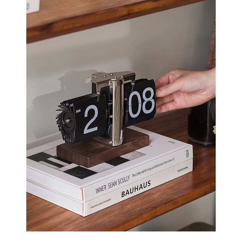 Automatic page turning clock desktop ornament retro mechanical pendulum creative