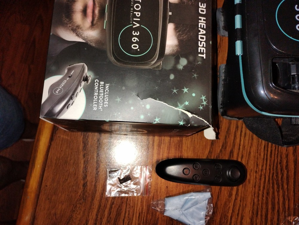 UTOPIA 360 VIRTUAL REALITY 3D VR HEADSET W BLUETOOTH CONTROLLER