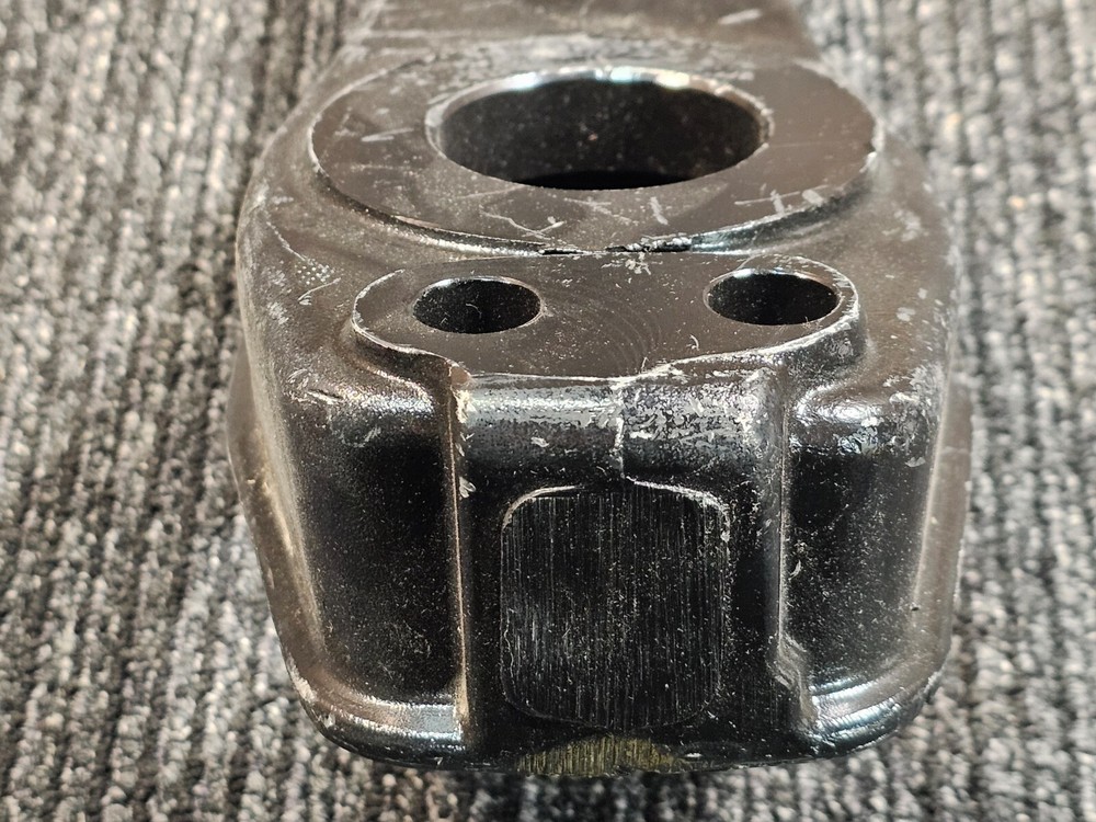 PACCAR ENGINE CROSSMEMBER SUPPORT BRACKET MOUNT A24-6680 04088CA
