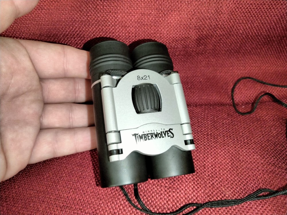 Minnesota Timberwolves small compact 8x21 binoculars with case, work great VG