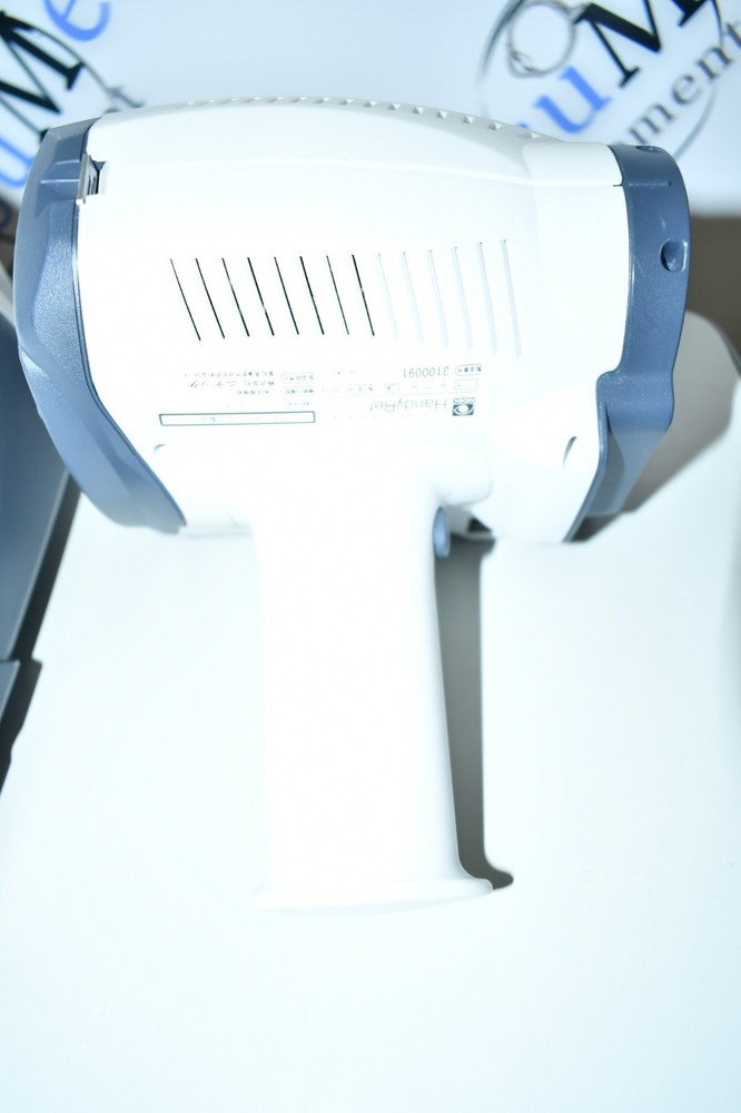 Nidek Handyref portable autorefractor