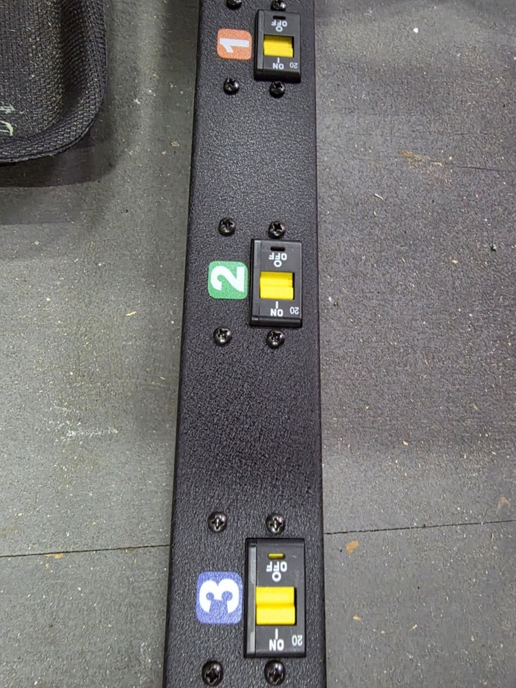 Vertiv Vp8965 Geist Switched PDU