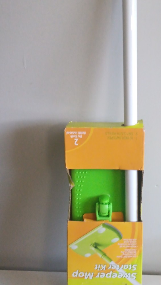 Sweeper Mop Starter Kit Green Disposable Dry Cloths 2 Refills Plastic Handle