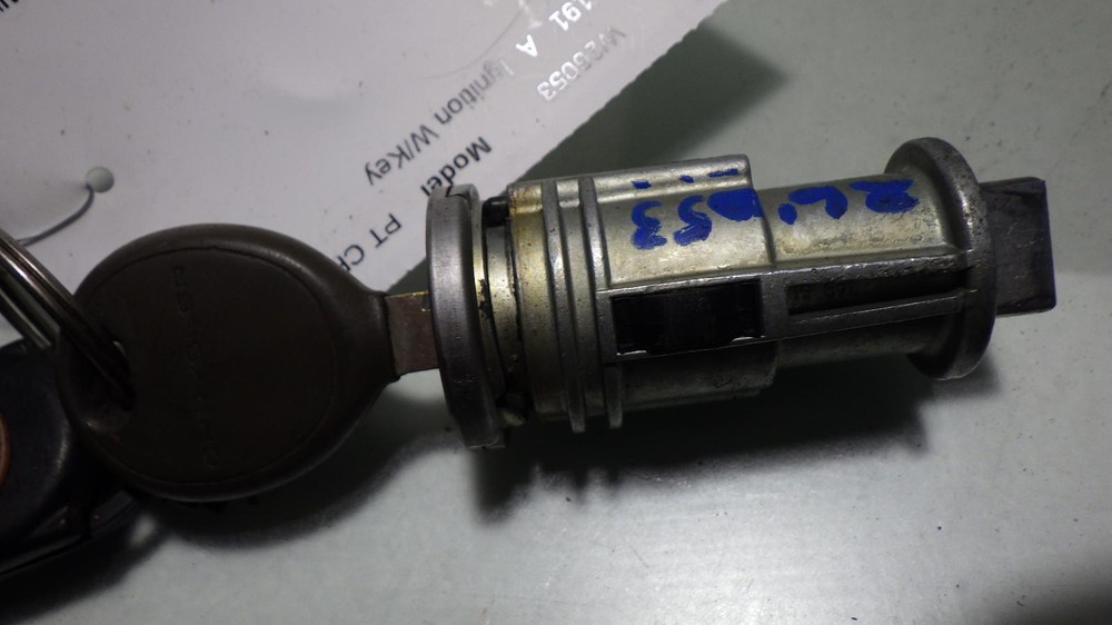 01 CHRYSLER PT CRUISER Ignition W/Key