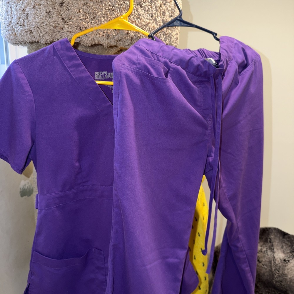 Purple Scrub Set Women’s  Top & Pants 👩‍⚕️ 🏥
