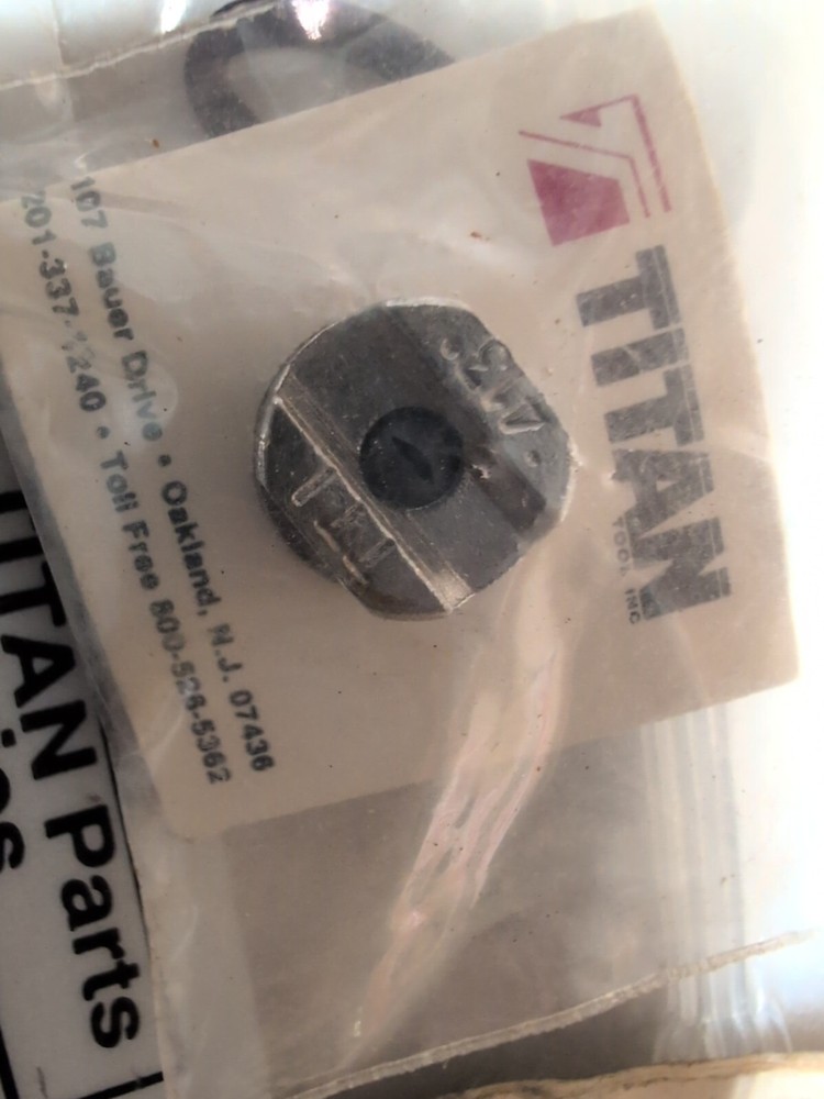 Titan SprayTech Epic Repacking Repair Kit And Tips Lot Fits All Epic Models