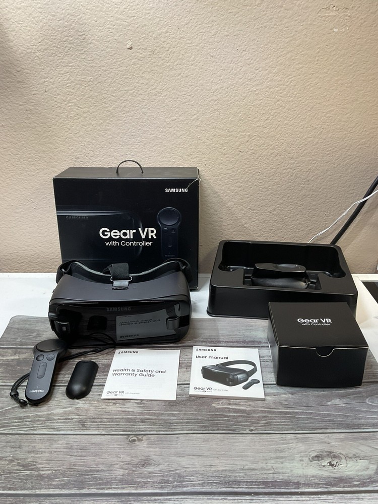Samsung SM-R324 Gear VR W/Controller Powered by Oculus
