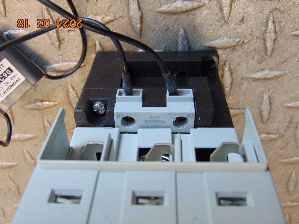 SIEMENS 3RT1647-1AC21 CONTACTOR 24V COIL 3RT1647
