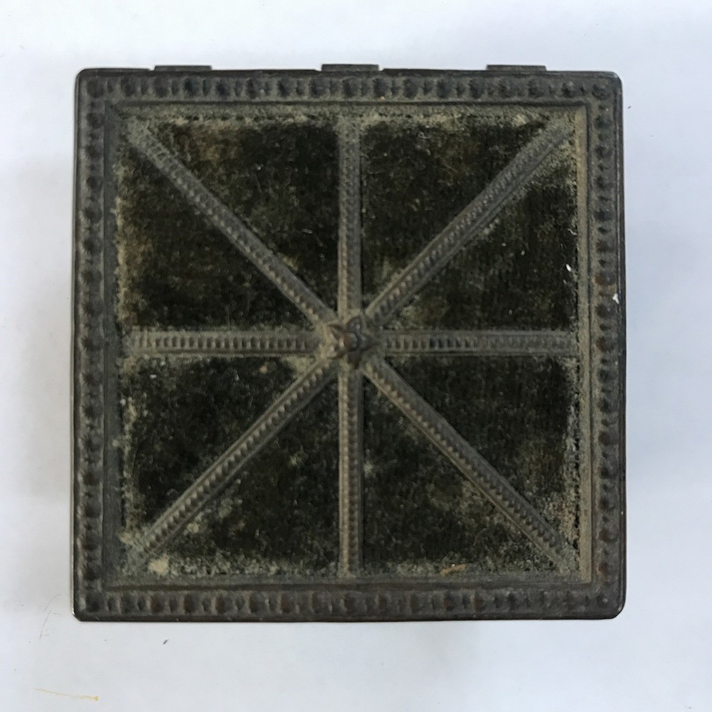 W. Avery & Son Redditch Footstool Needle Case