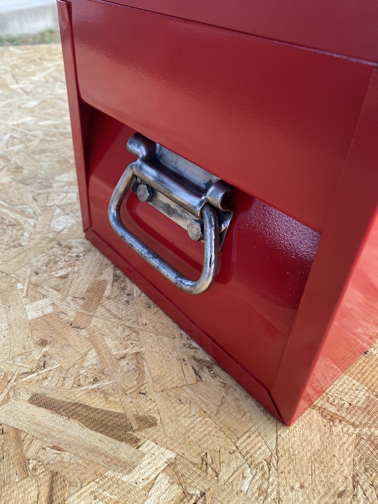 SNAP-ON TOOLS VINTAGE RED METAL CARRY TOOLBOX. Read description.