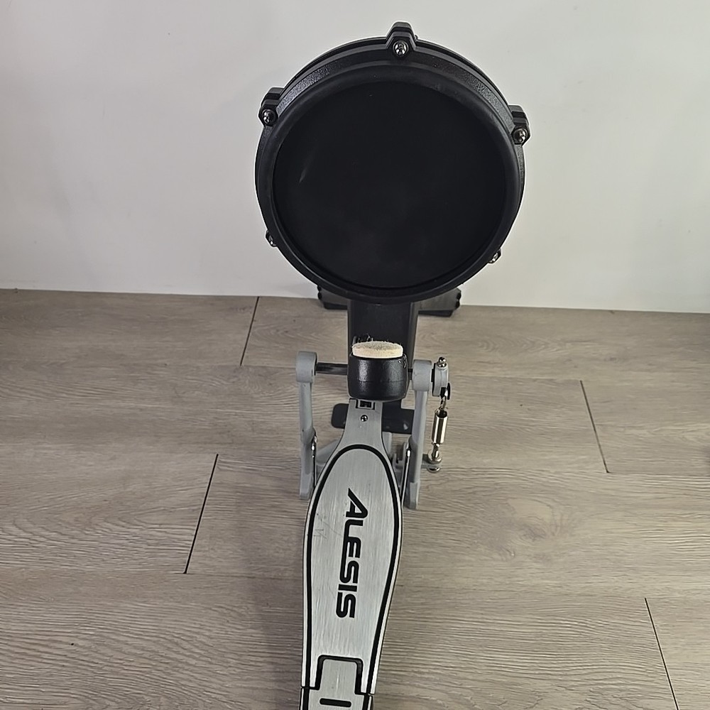 Alesis Kick Drum Pad & Pedal Nitro Electronic.